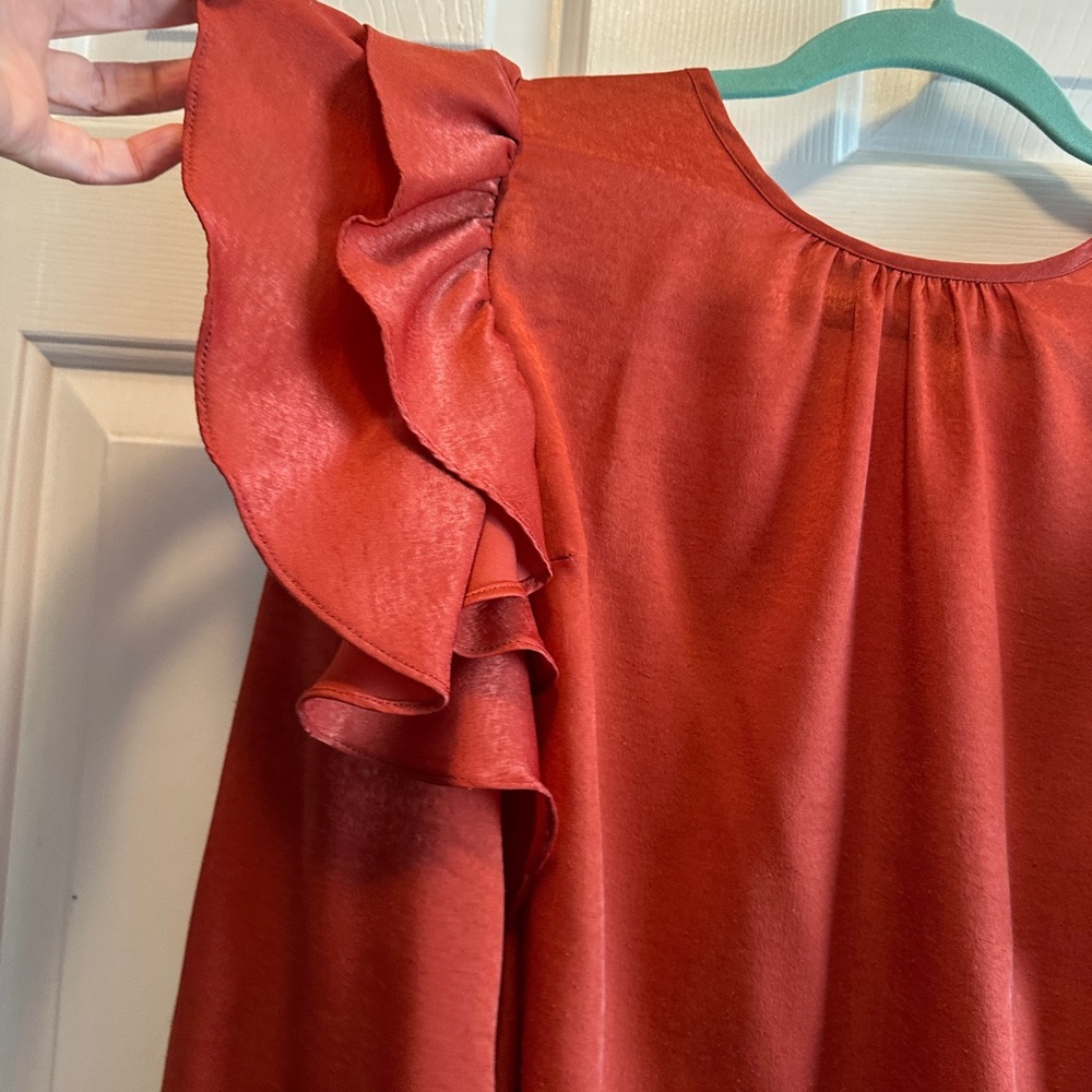 Elegant Ruffled Blouse - Picture 4 of 4